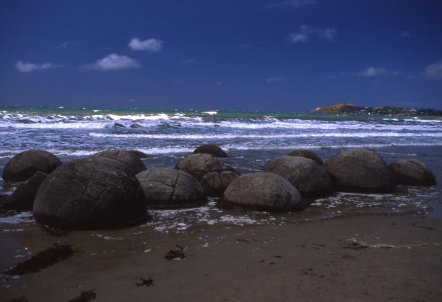 Moeraki boulders